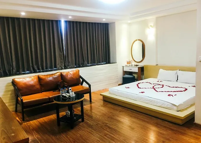Hoang Gia Hotel -150 Nghi Tam Hn - By Bay Luxury