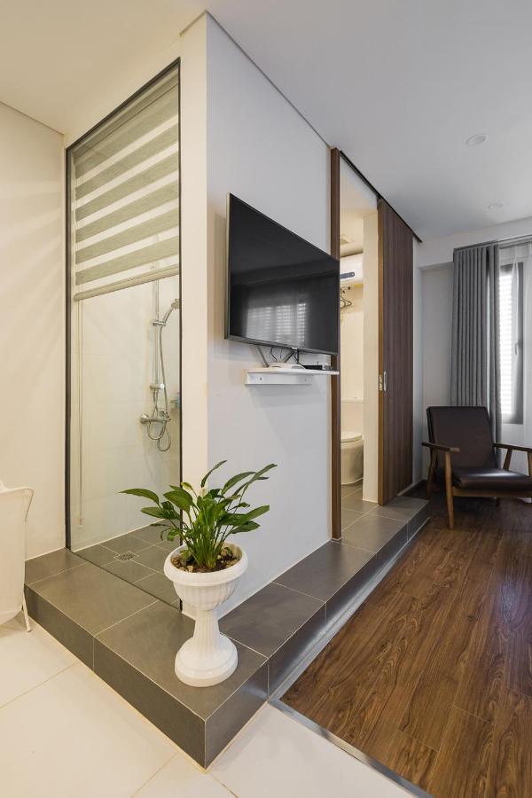 Hotel Narcissus & Hanoi