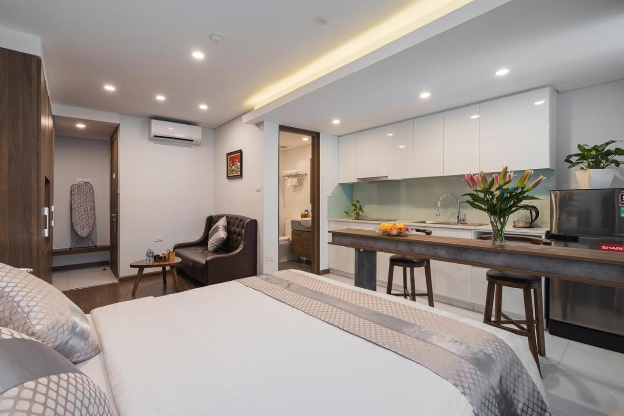 Hotel Narcissus & Hanoi