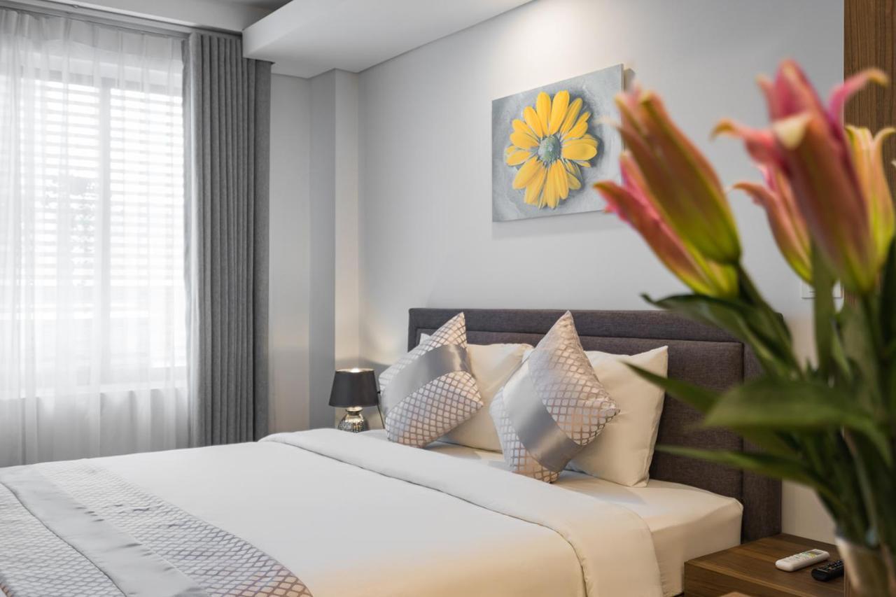 Narcissus & Hotel Hanoi
