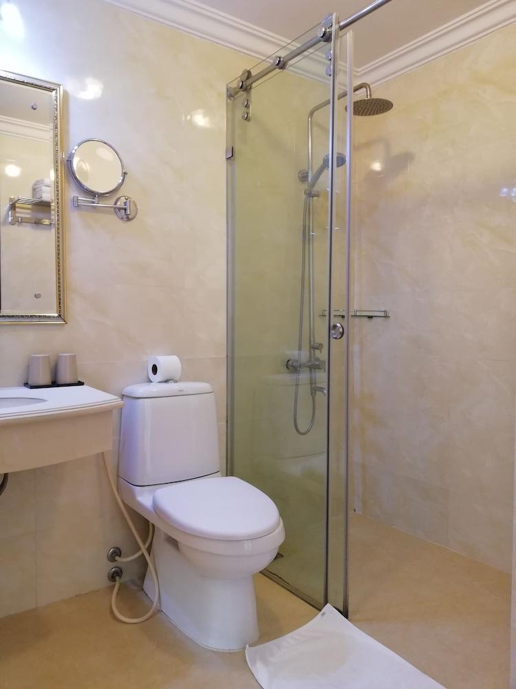 Phoenix Palace Hotel 3*