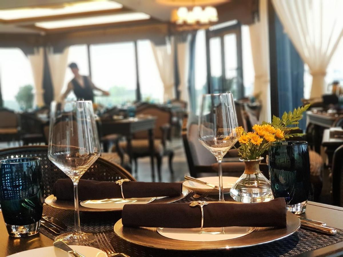 La Sinfonia Del Rey & Hotel Hanoi