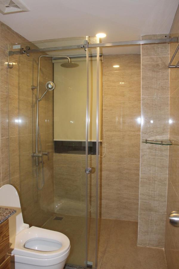 Davidduc 's Spacious -46 Xom Chua Apartment *