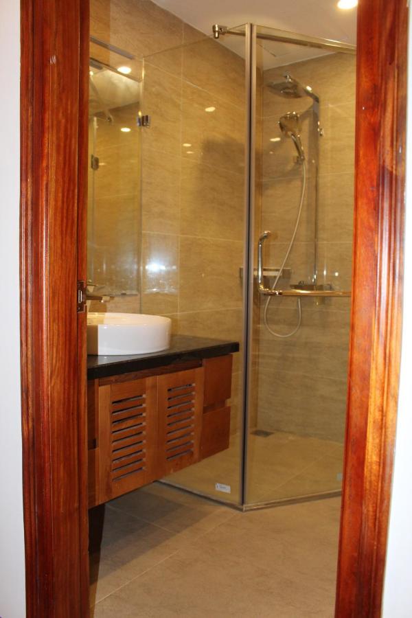Davidduc 's Spacious -46 Xom Chua Apartment *