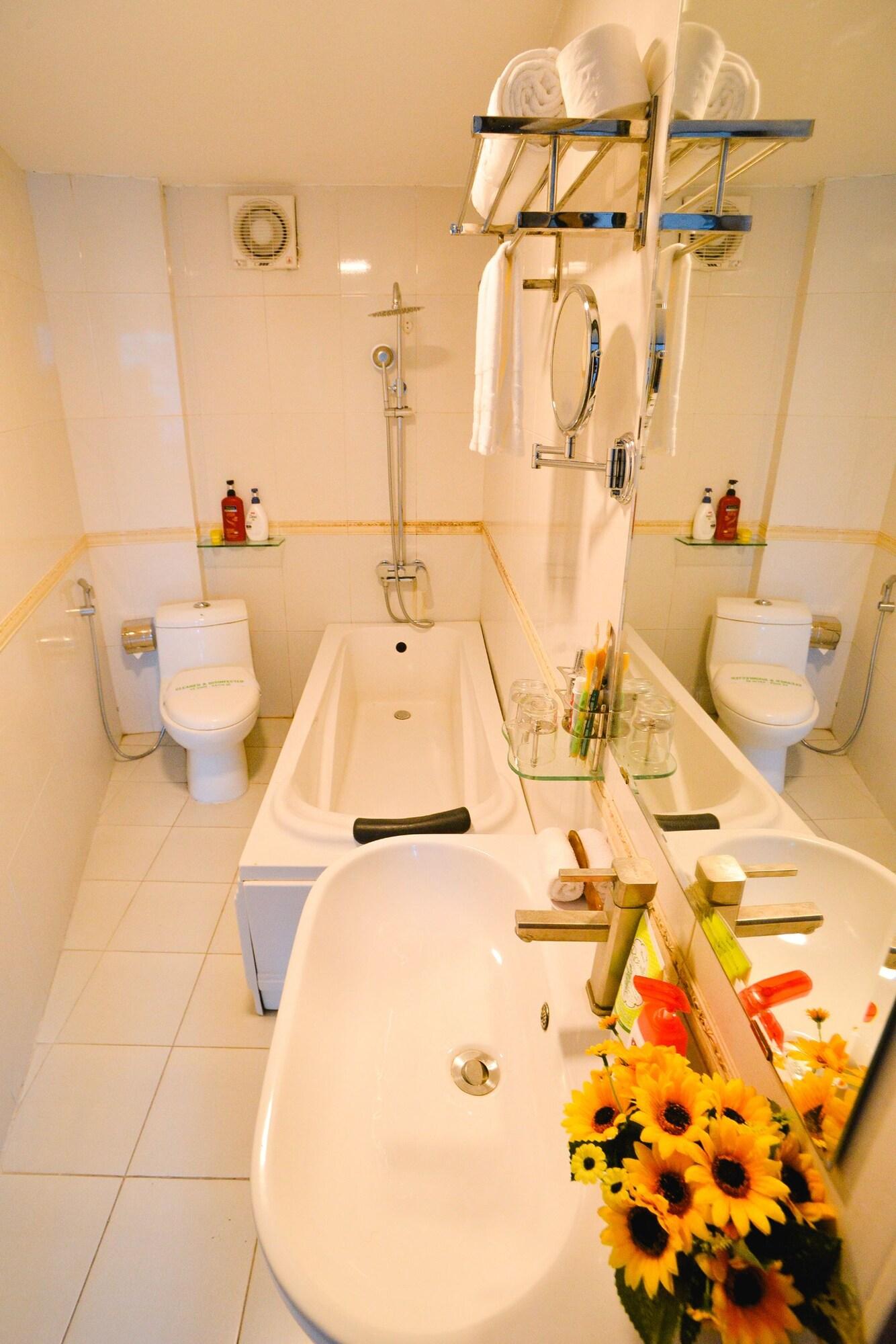 A25 - 96 Ba Trung Hotel 2*
