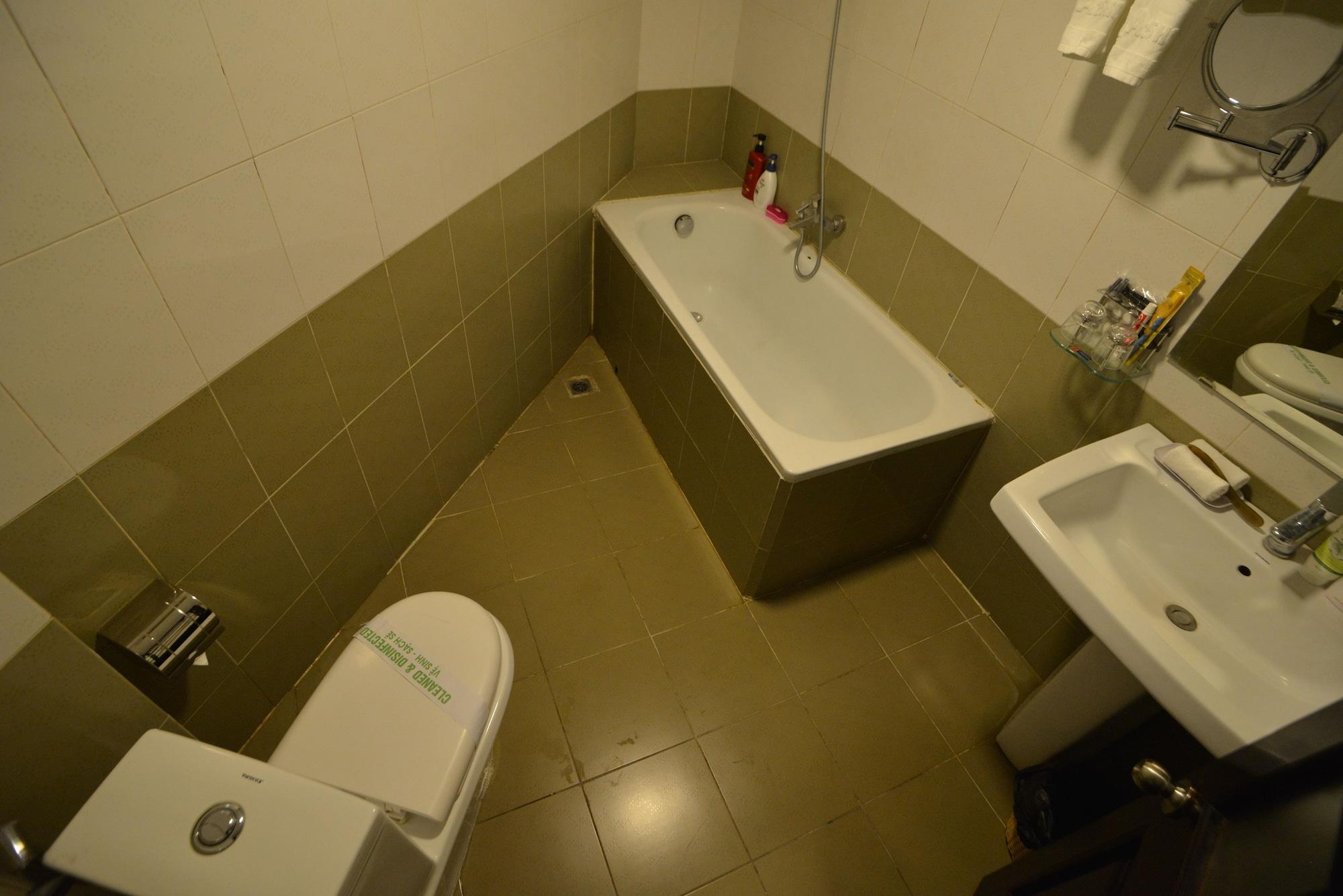 A25 - 96 Ba Trung Hotel 2*