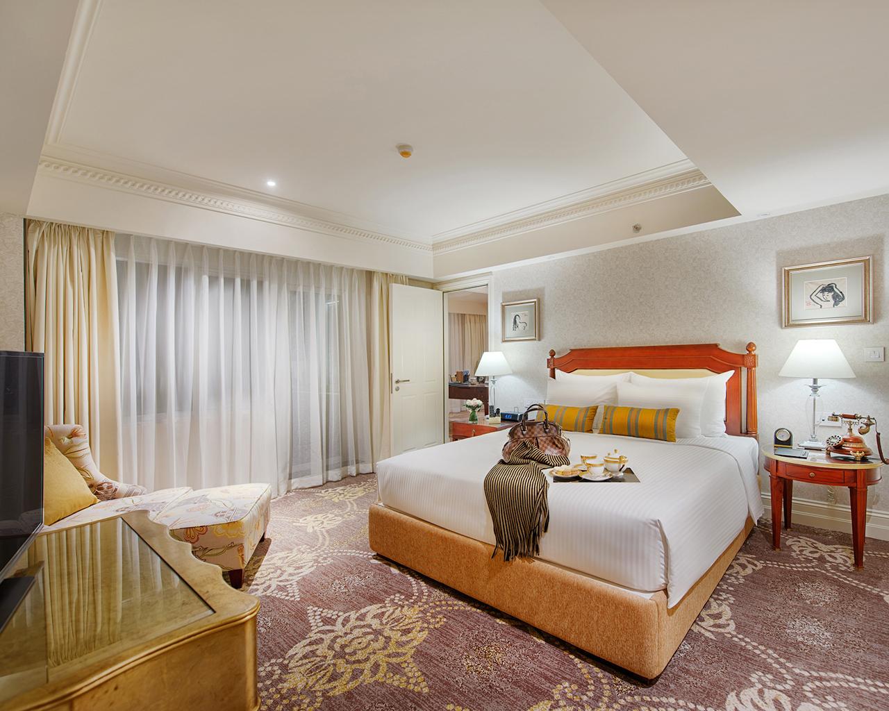 Apricot Hotel