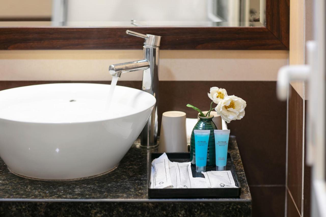 Hotel Silk Flower &