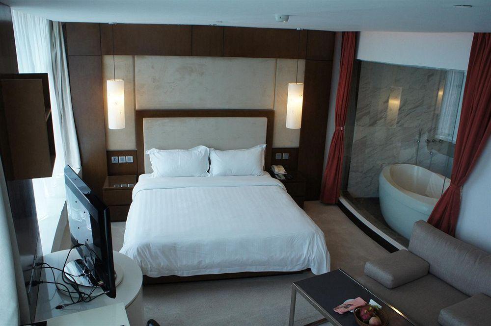 Hotel The Club & Residences