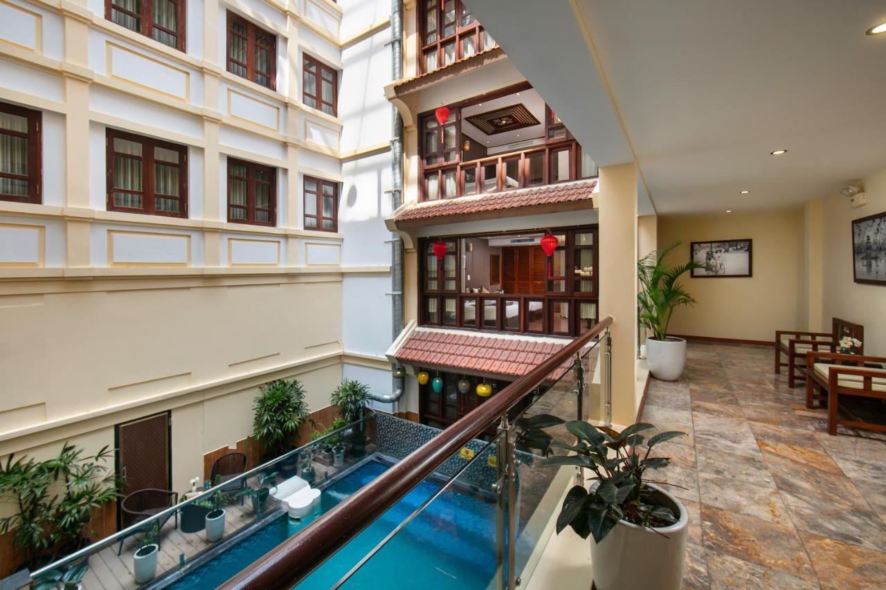 Nostalgia & Hotel 3*