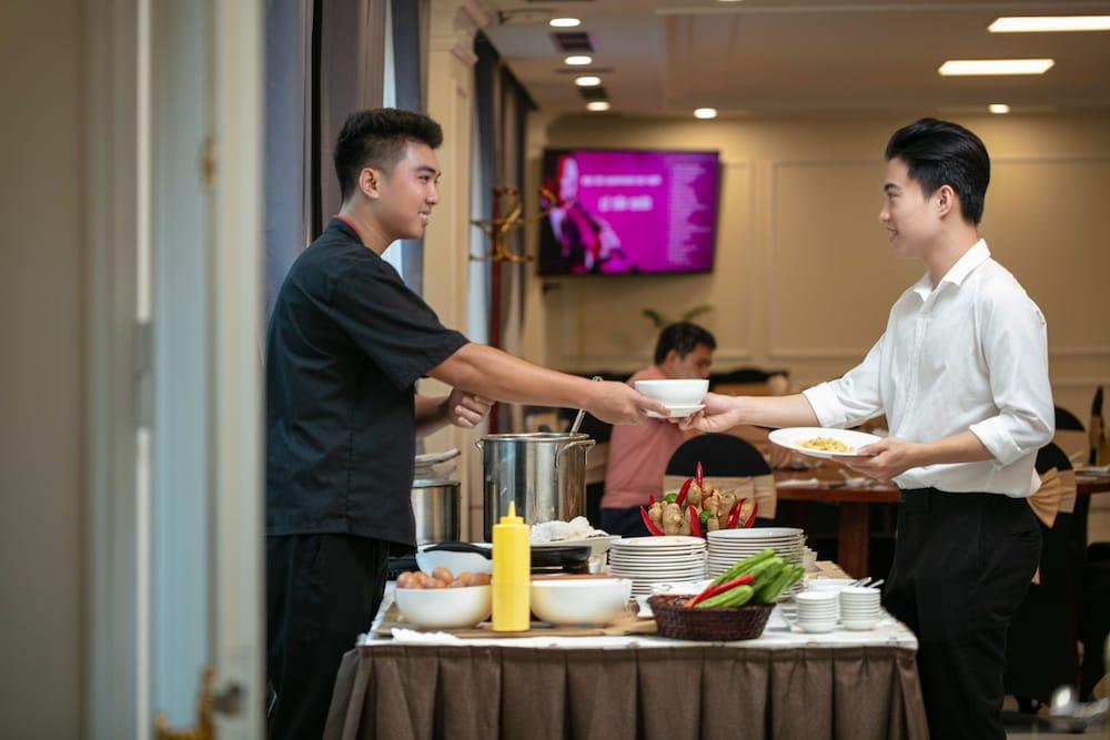 Adonis Hà Nội