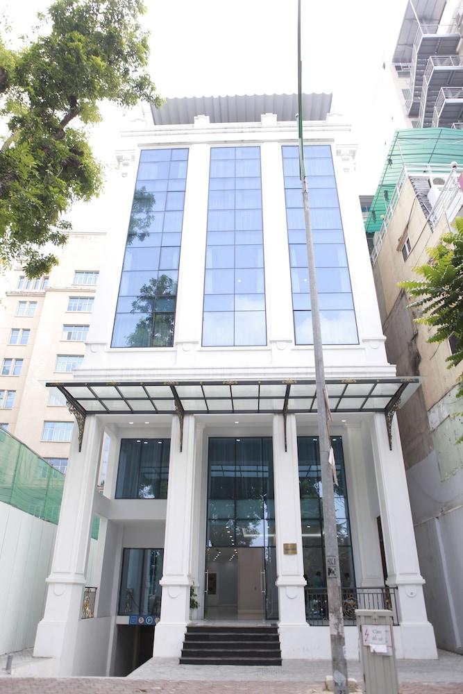 Adonis Hà Nội 3*