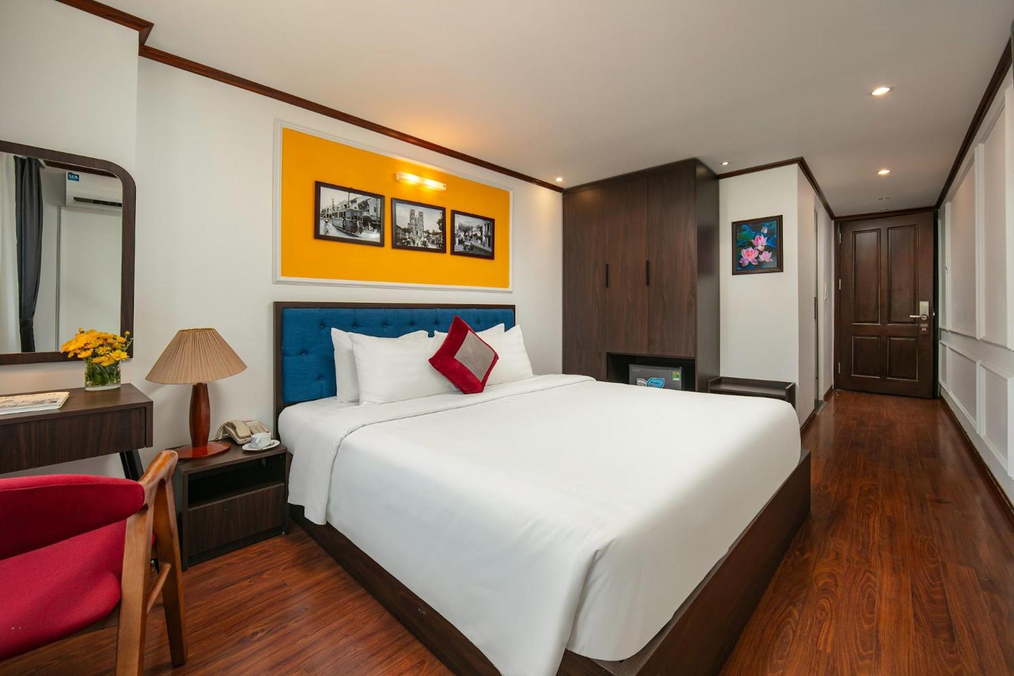 Hotel Silk Flower &