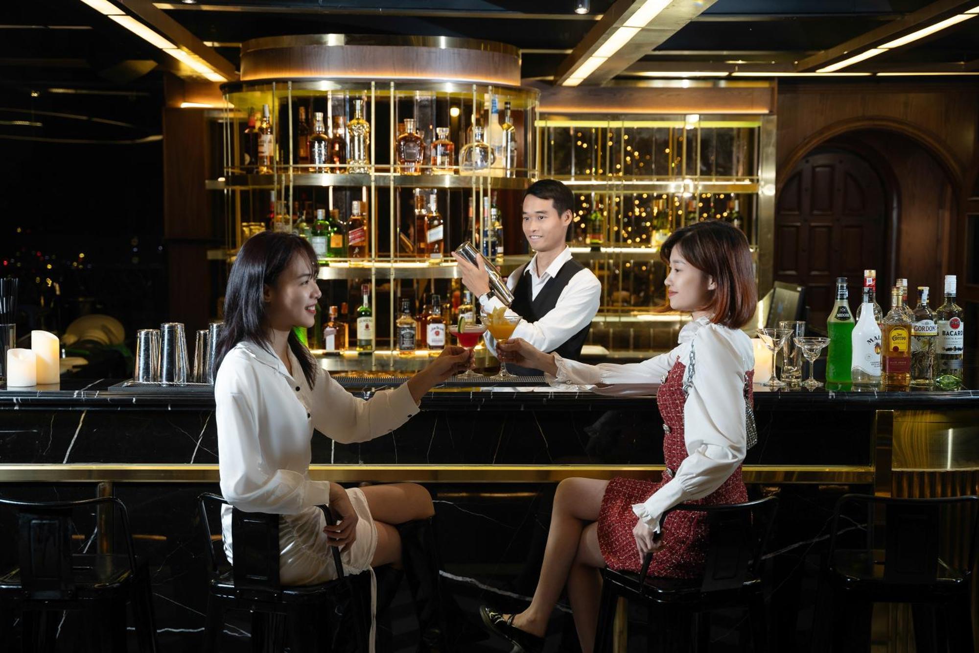 Rex Hotel