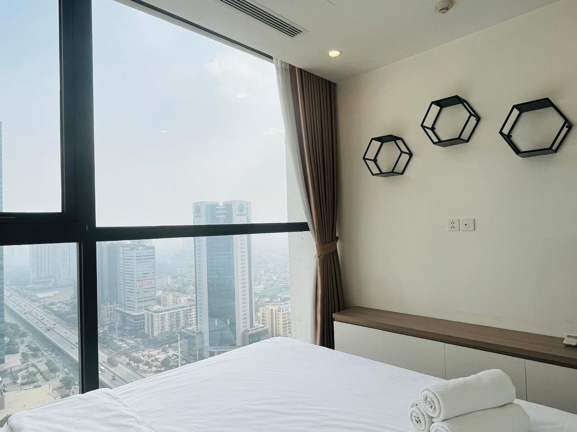 Vinhomes Skylake - 1,2,3 Beds - Fullhouse/ Spacious Apartment Hanoi