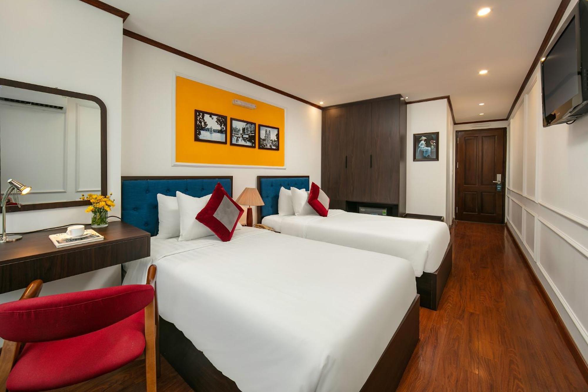 Hotel Silk Flower &