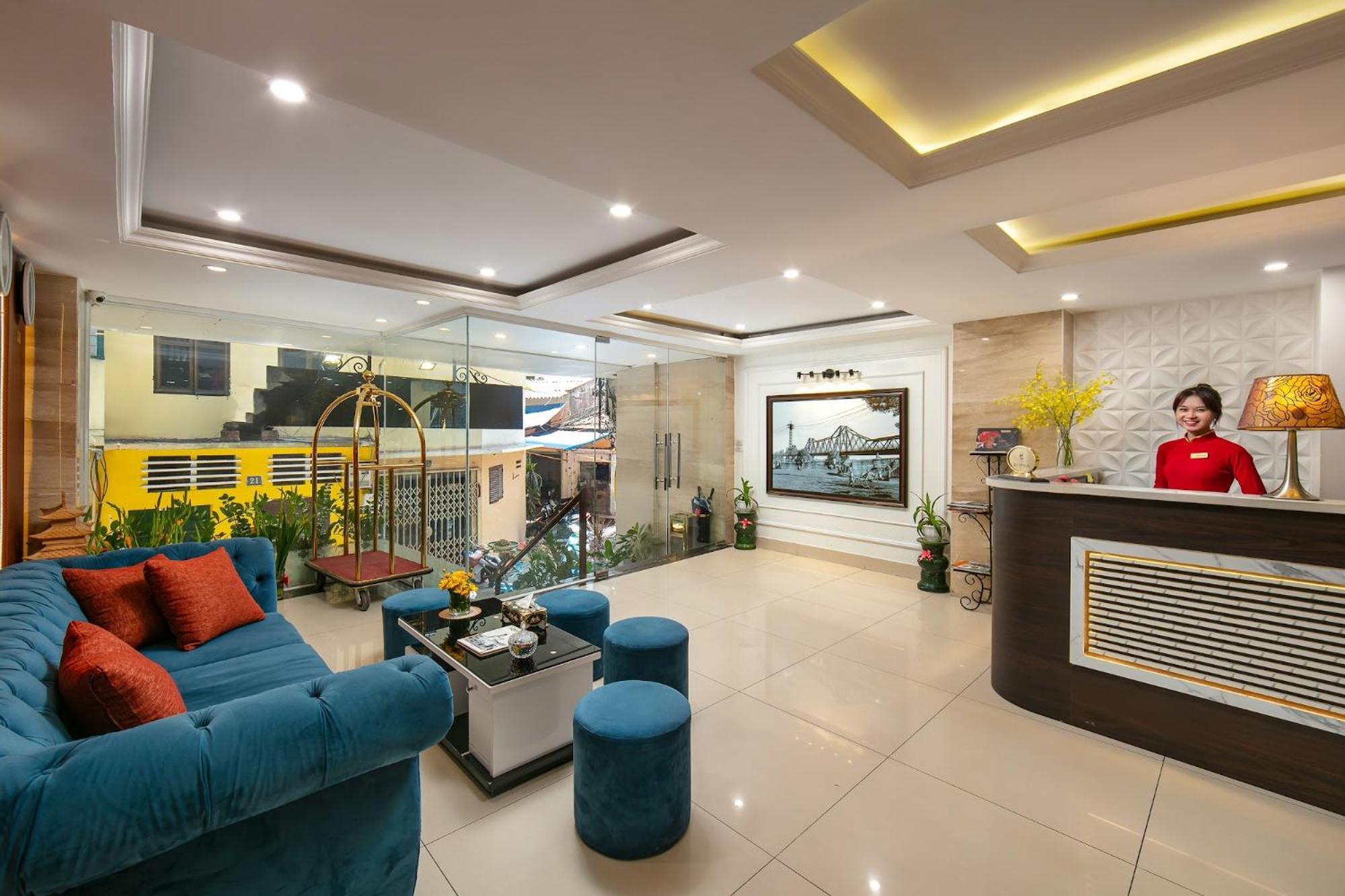 Hotel Silk Flower & 3*