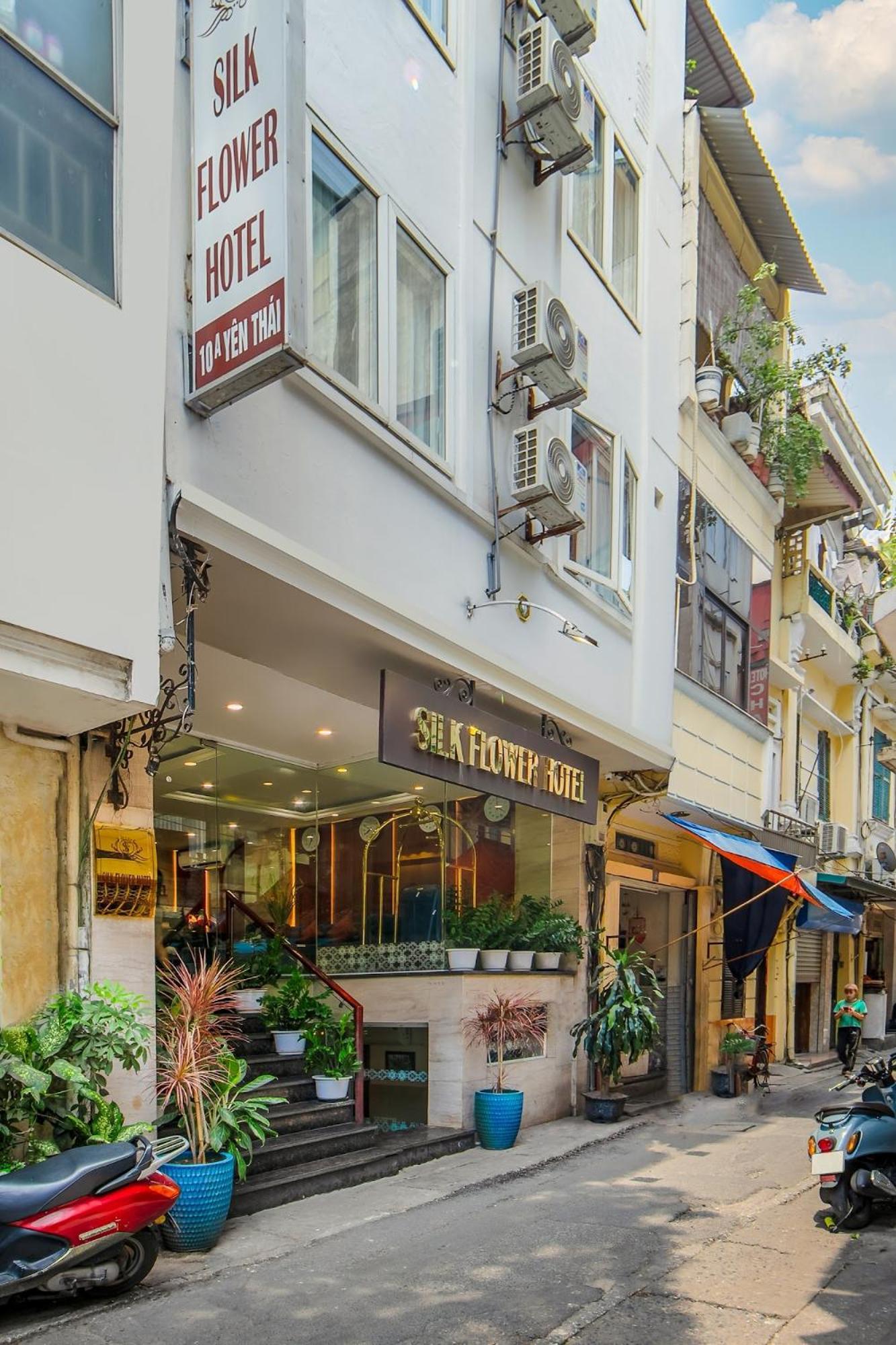 Hotel Silk Flower & 3*