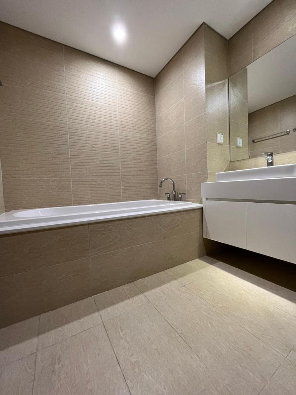 Apartment Vinhomes Skylake - 1,2,3 Beds - Fullhouse/ Spacious Hanoi