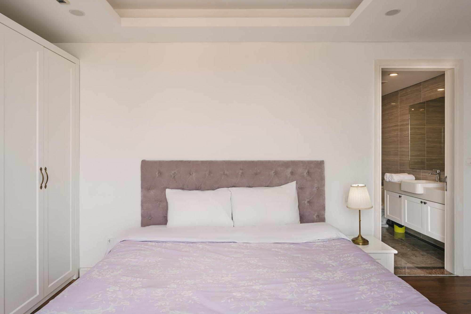 Apartment D'leroi Soleil- Tay Ho- Near Westlake In Ha Noi *