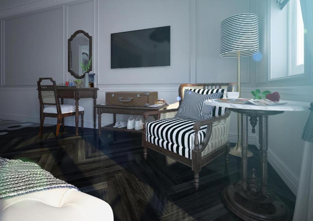 Hotel Graceful And Travel