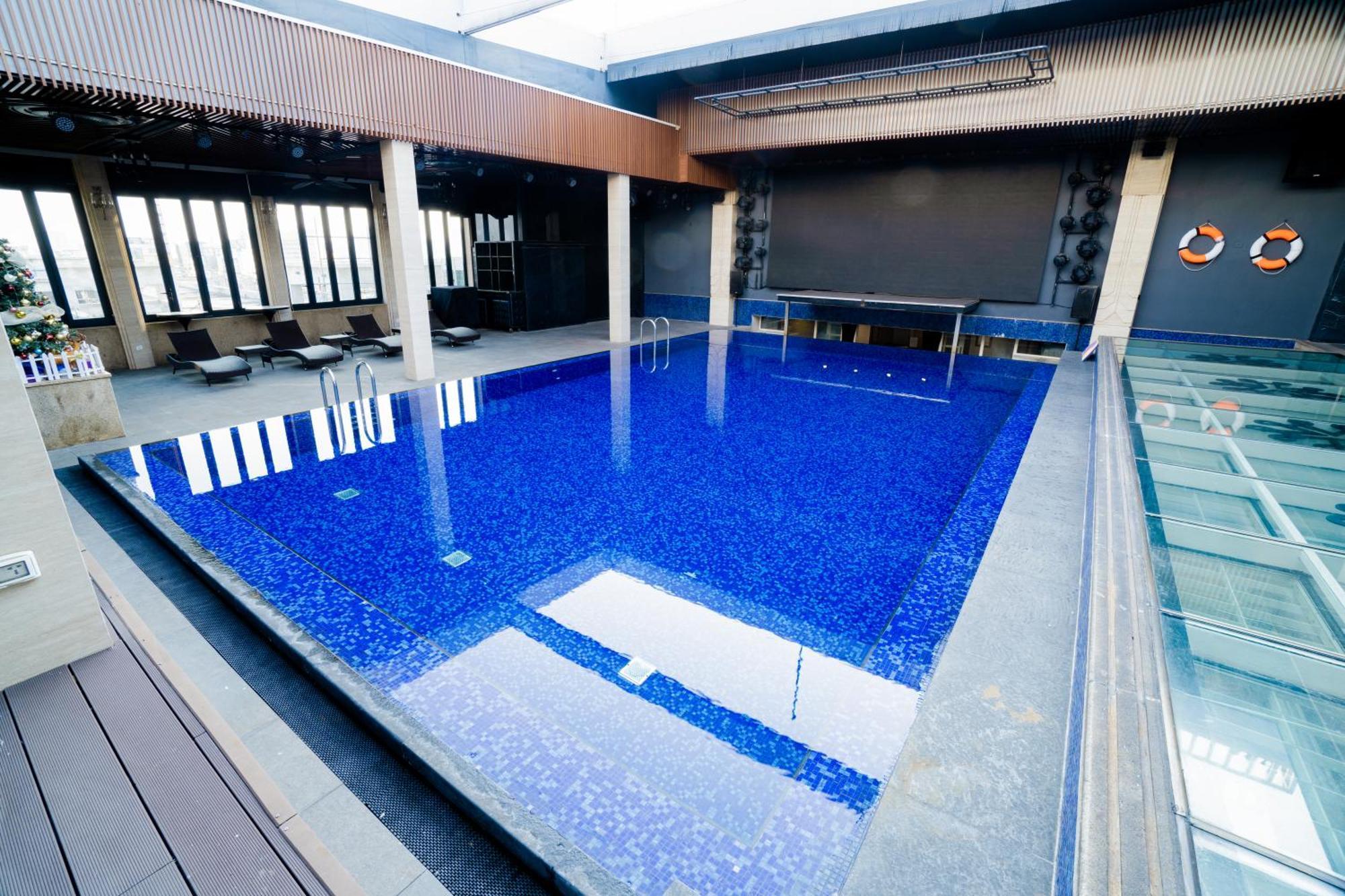 Apricot Hotel