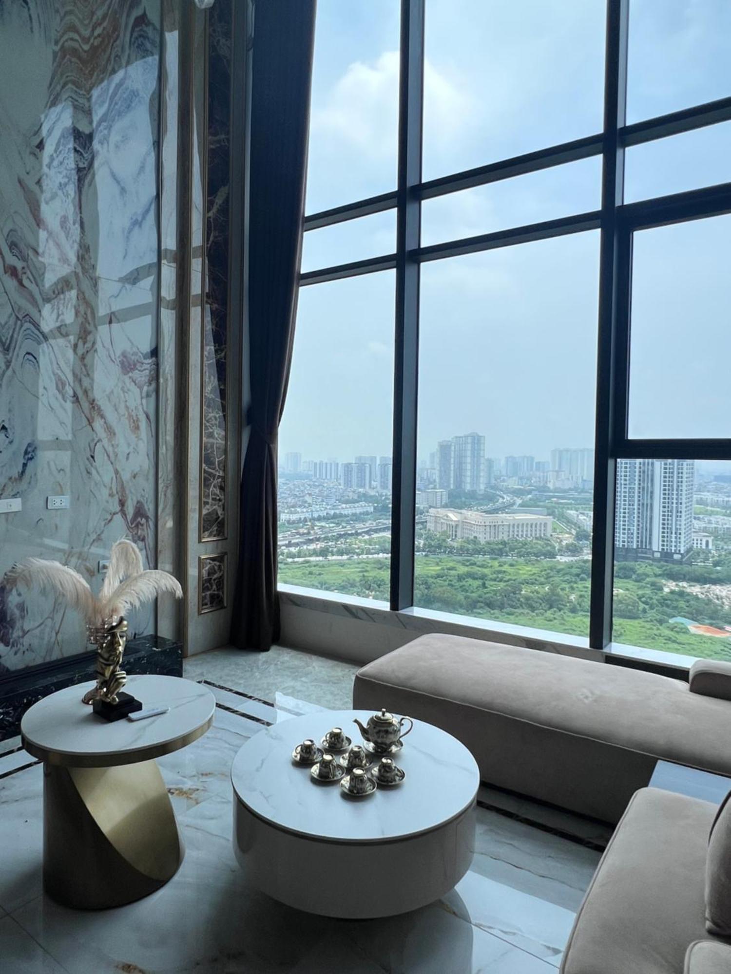 Royal Penhouse Duplex Nguyen Xien * Hanoi