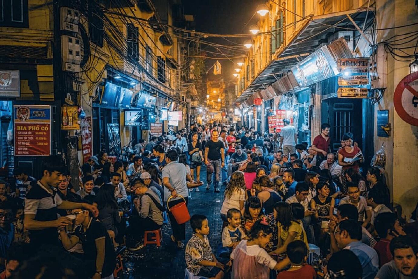 Amazing View, Natural Light, 3' To Hoan Kiem Lake, Free Wifi, Netflix, 2 Beds, 1 Toilet-2 Showers Hanoi