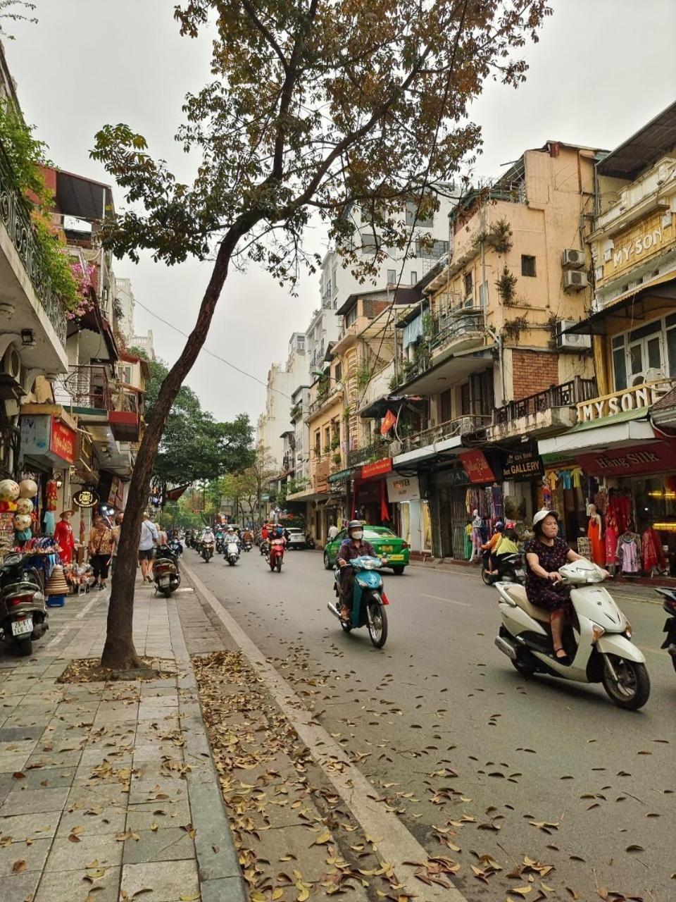 Apartment Amazing View, Natural Light, 3' To Hoan Kiem Lake, Free Wifi, Netflix, 2 Beds, 1 Toilet-2 Showers *