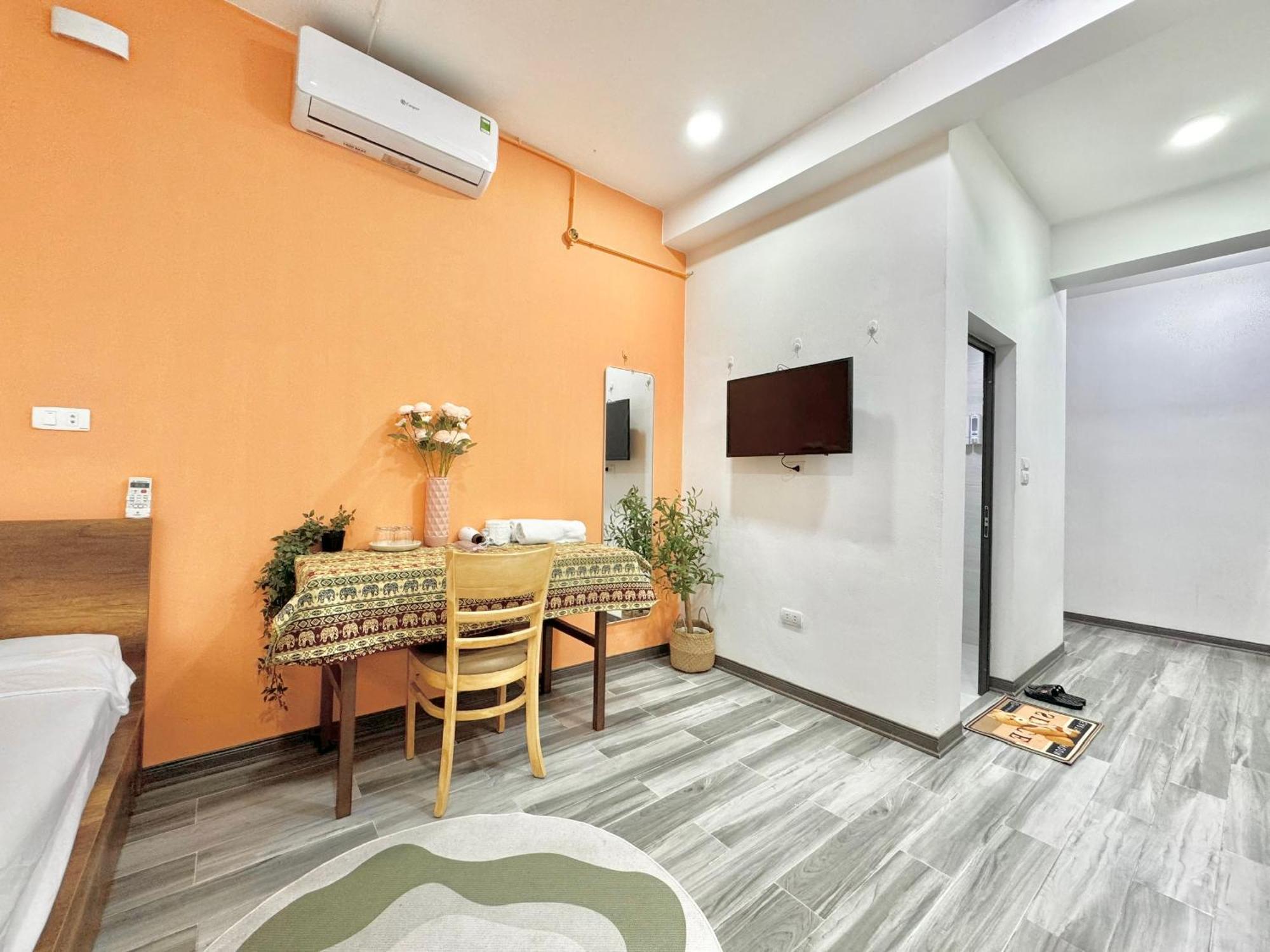 Apartment Harmony Lakeside-modern-balcony Hanoi