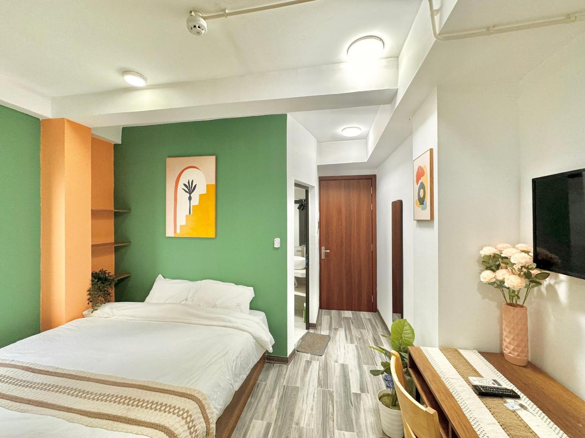 Apartment Harmony Lakeside-modern-balcony Hanoi