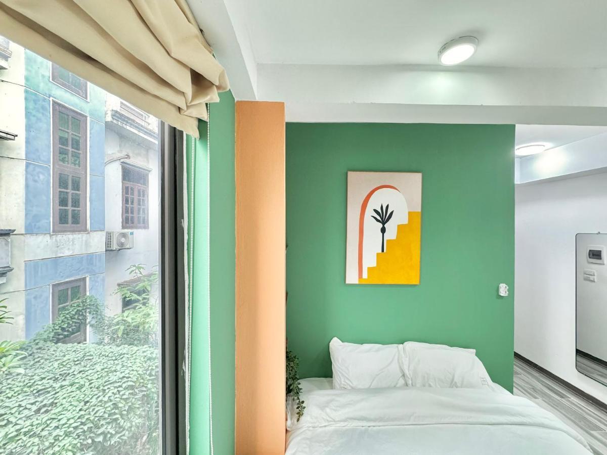 Harmony Lakeside-modern-balcony *