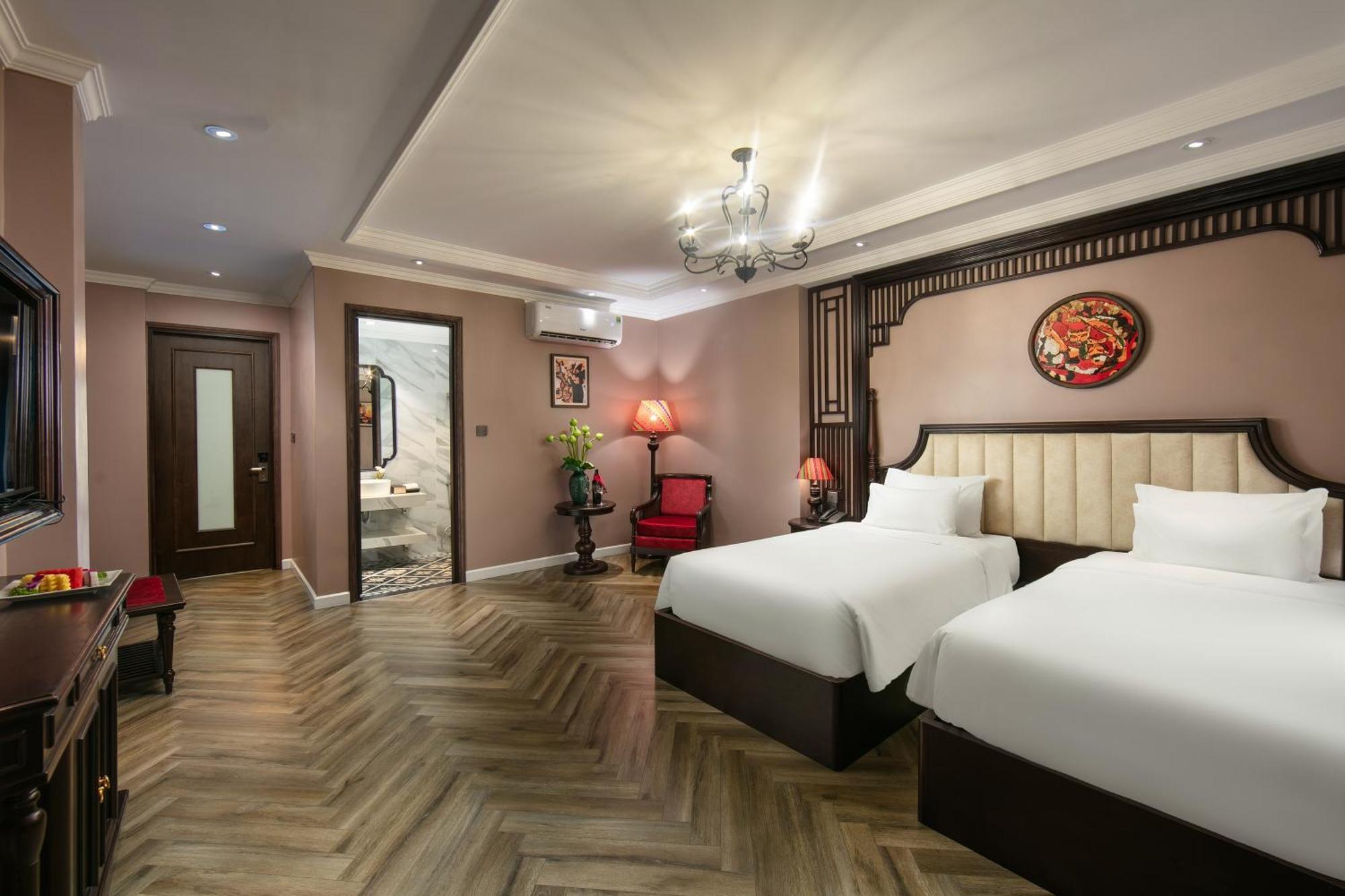 Acoustic & Hotel