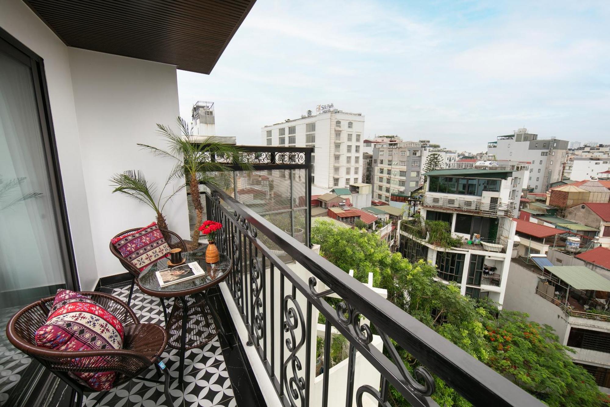 Acoustic & 4* Hanoi