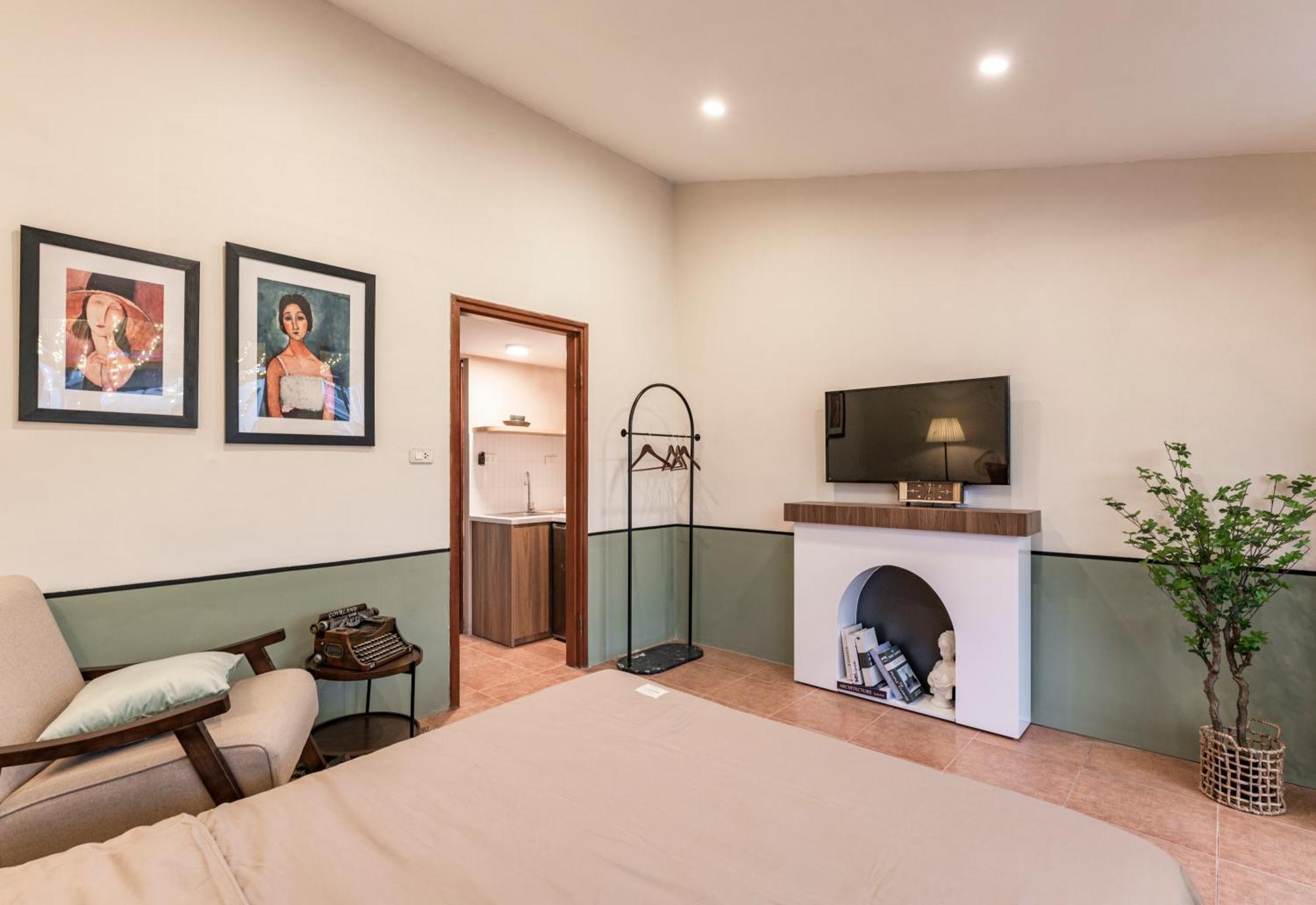 Inam Lakeview * Hanoi