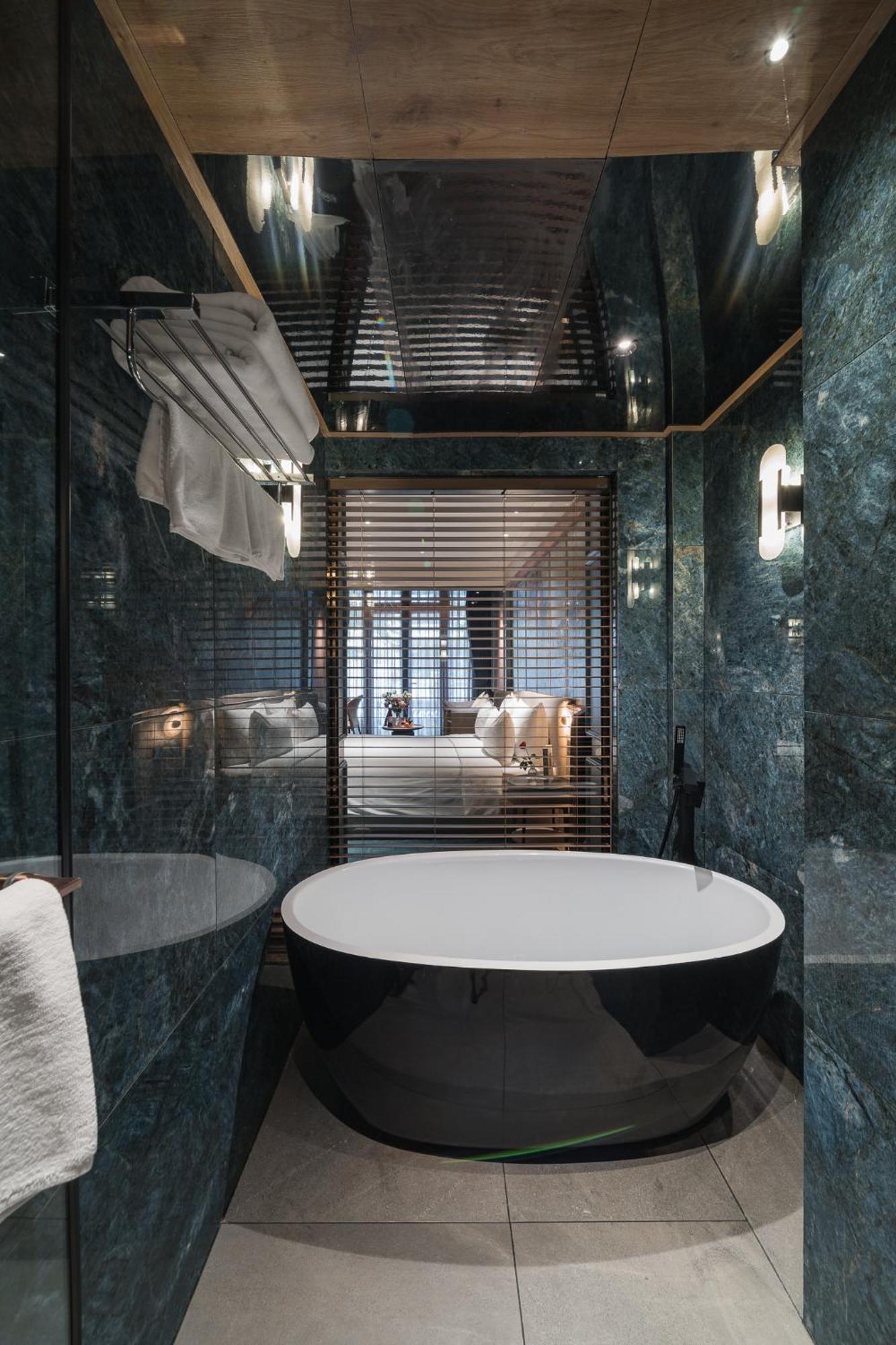 La Passion Premium Cau Go 4* Hanoi