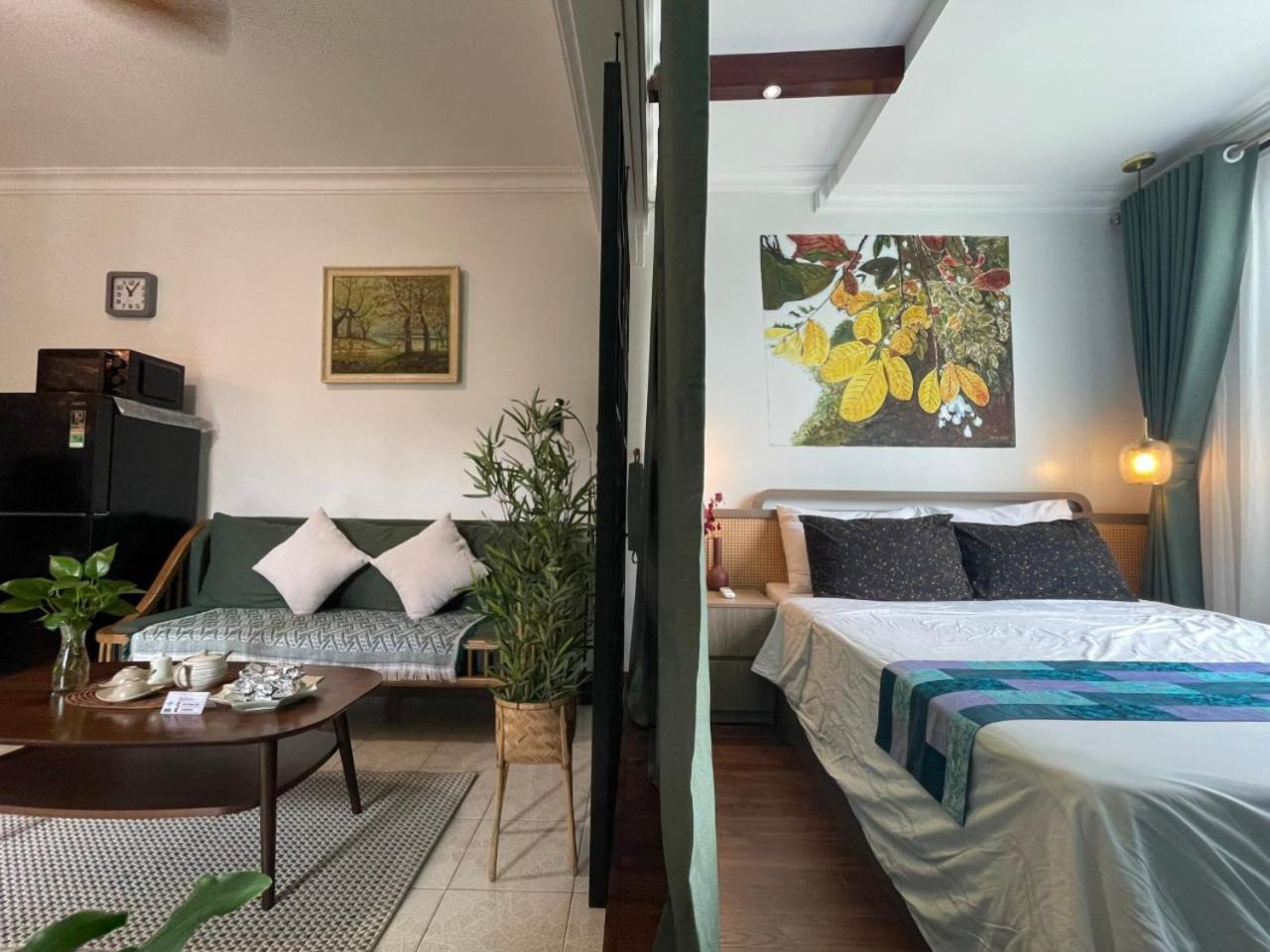 Amazing View, Natural Light, 3' To Hoan Kiem Lake, Free Wifi, Netflix, 2 Beds, 1 Toilet-2 Showers Apartment *