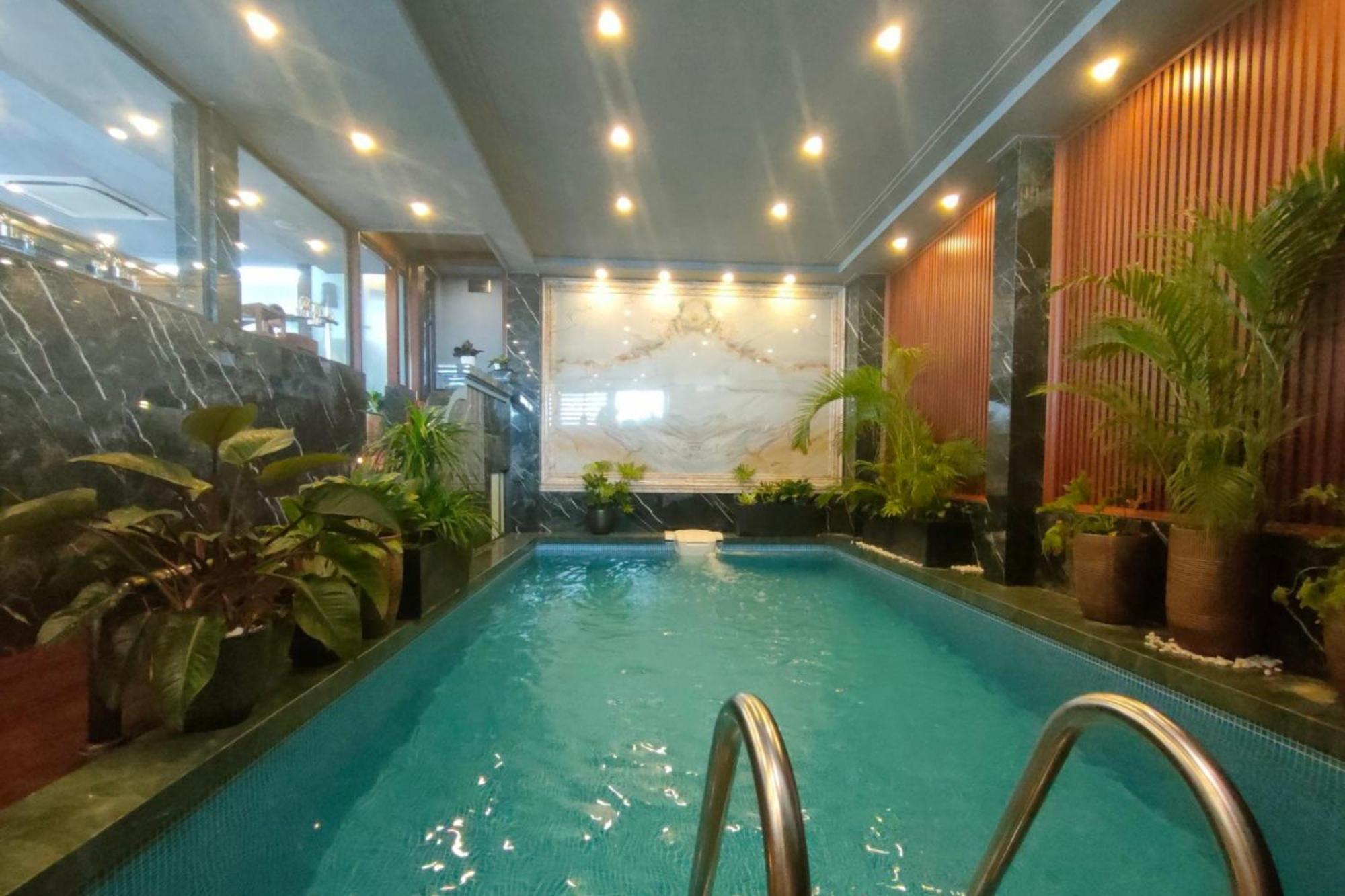 Rex 4* Hanoi