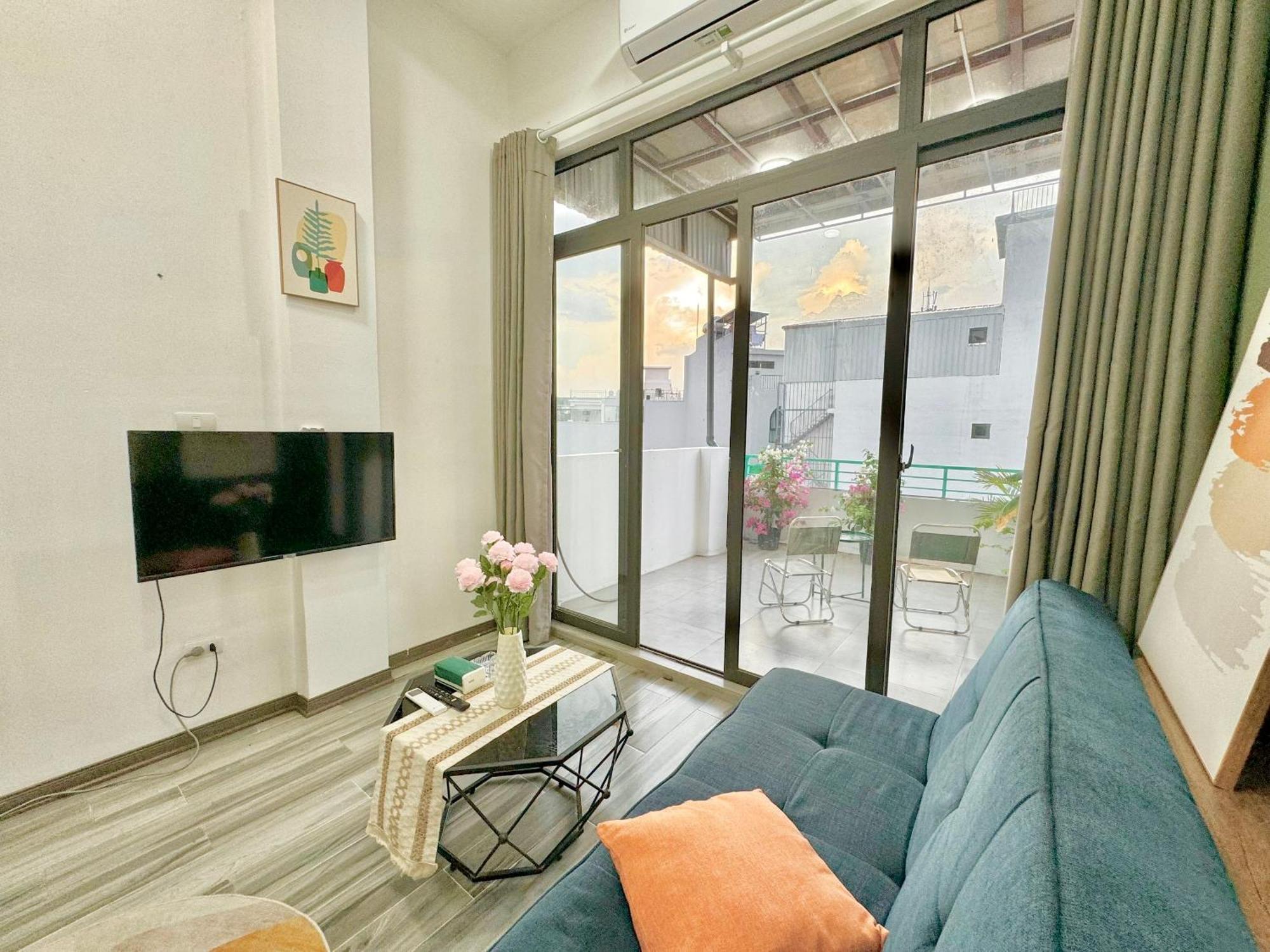 Harmony Lakeside-modern-balcony Apartment