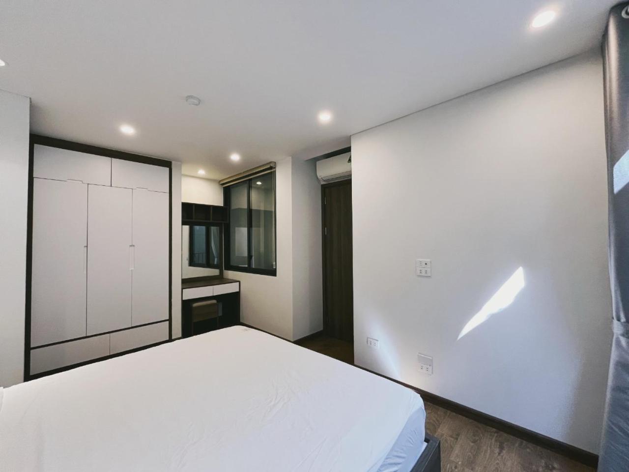 Apartment 4 - Cheap Price 2 Bedroom Near West *