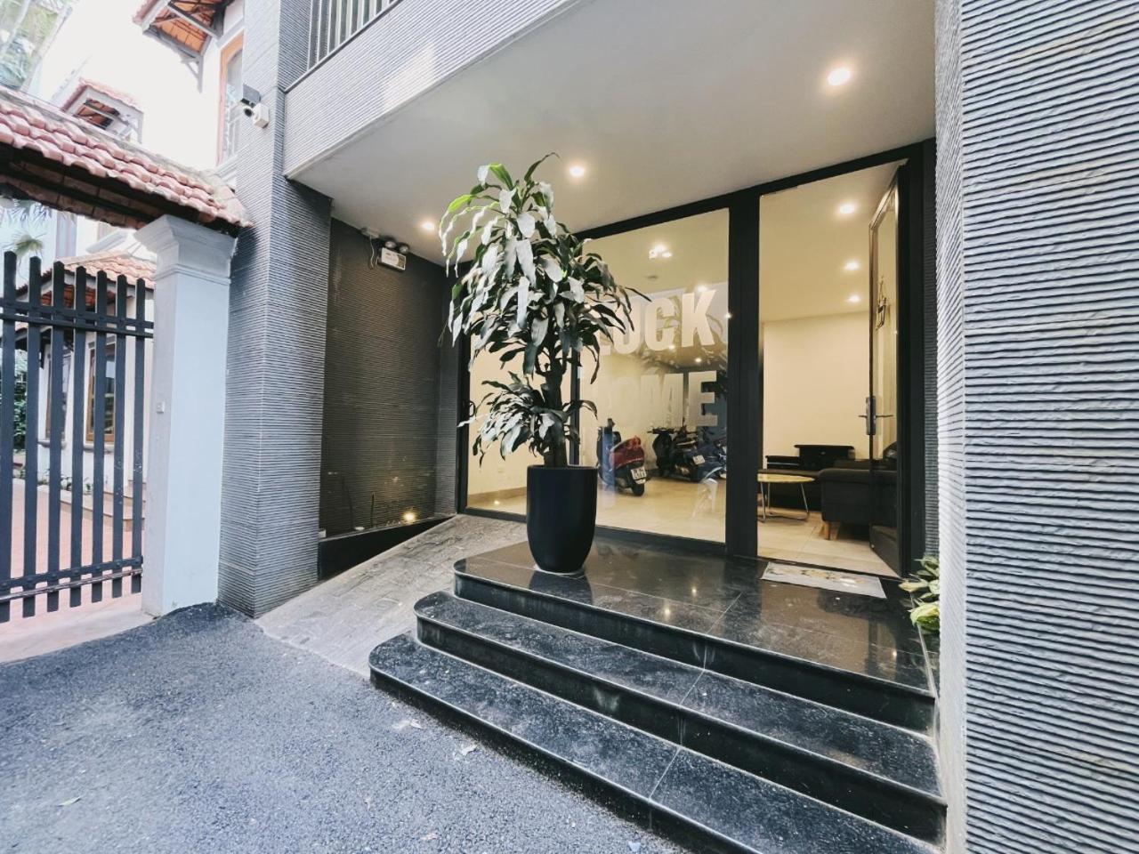 Apartment 4 - Cheap Price 2 Bedroom Near West *