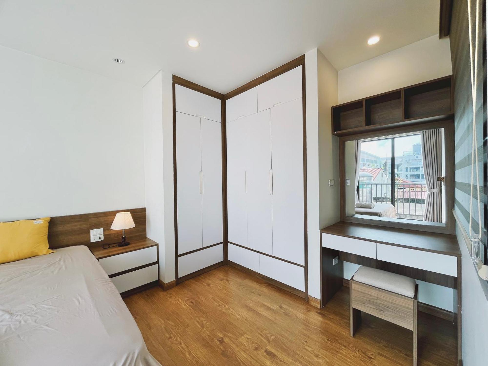 4 - Cheap Price 2 Bedroom Near West Apartment *