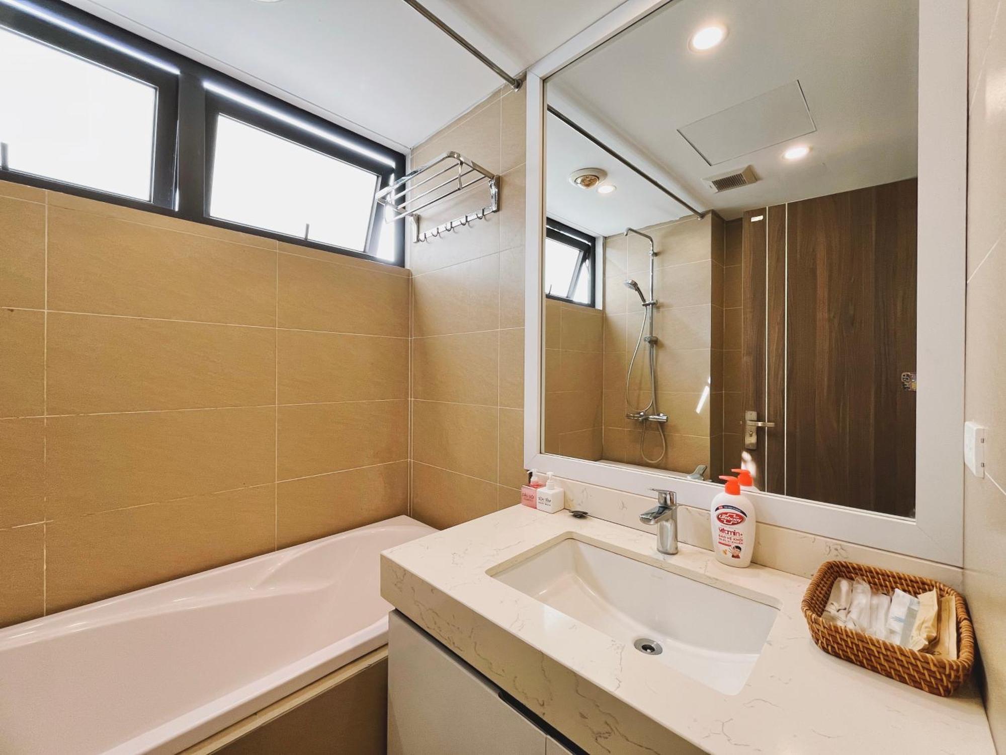 Apartment 4 - Cheap Price 2 Bedroom Near West