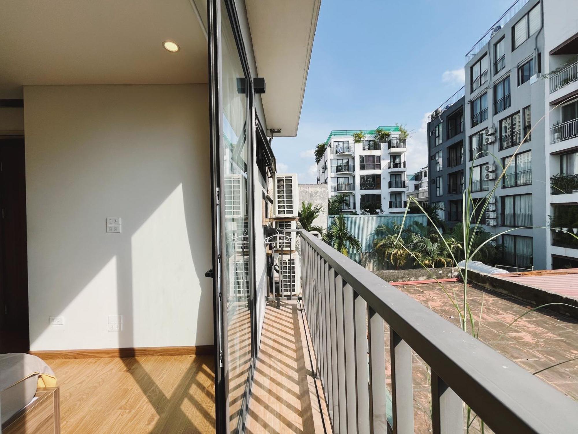 4 - Cheap Price 2 Bedroom Near West