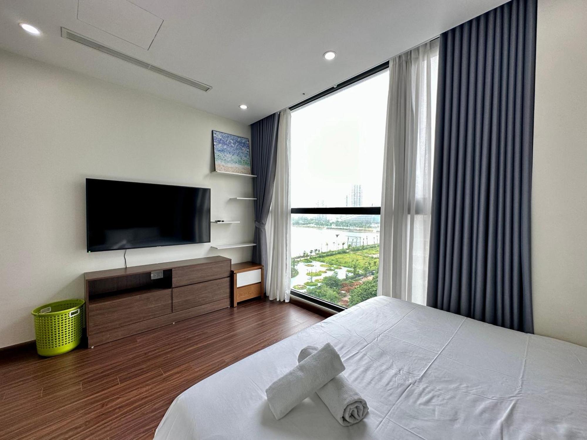 Liliving In Skylake - Ho 3 Phong Ngu Sang Trong Voi View Ho - Near Keangnam Apartment *