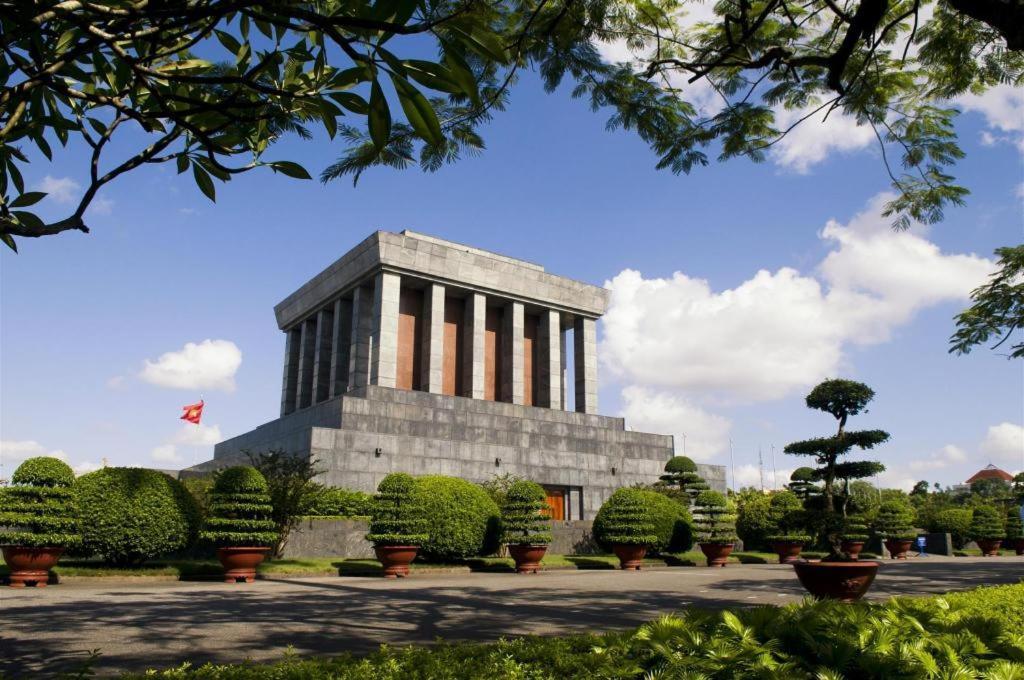 Serene Premier Khách sạn