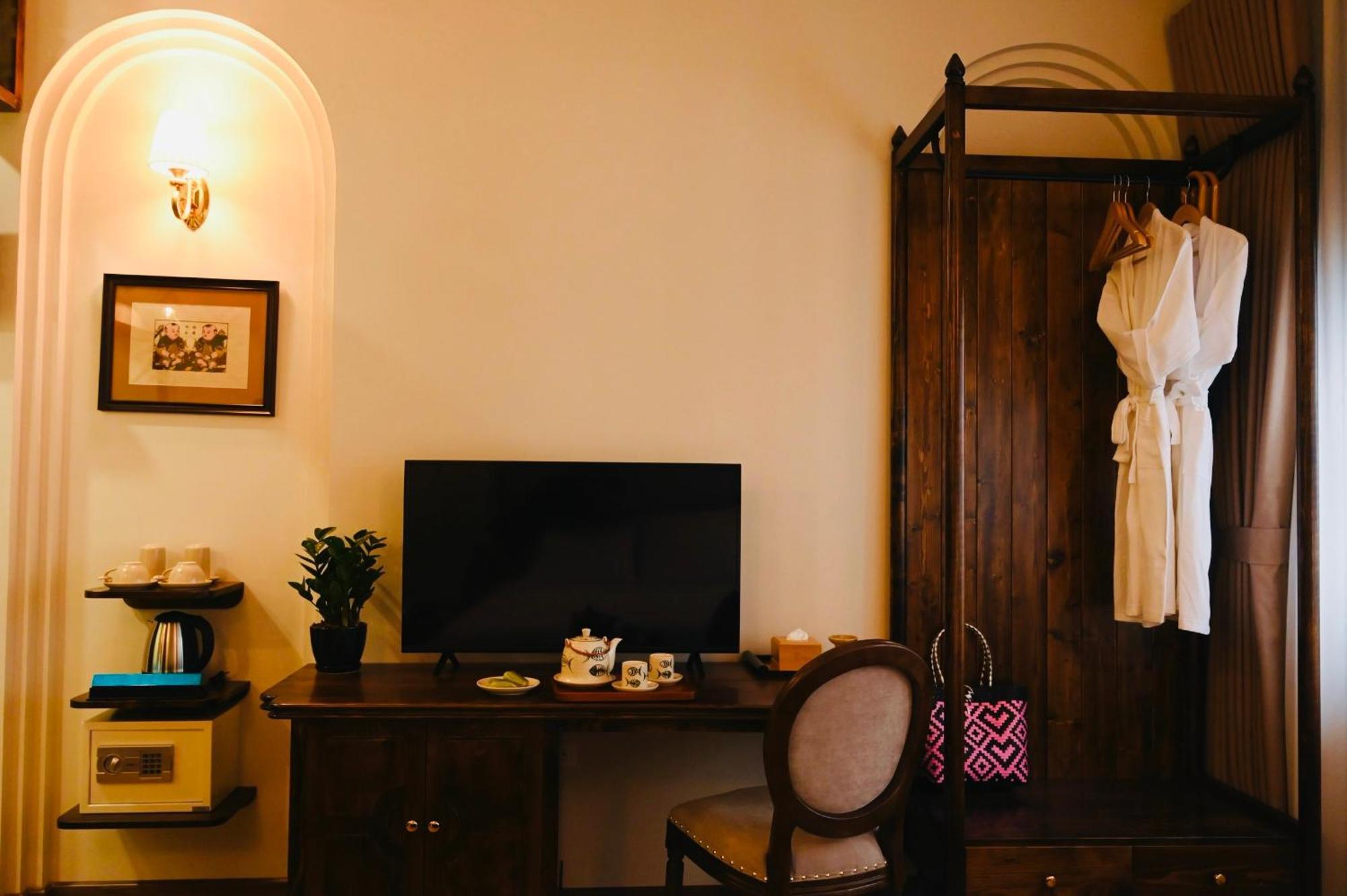 La Belle Maison Hotel