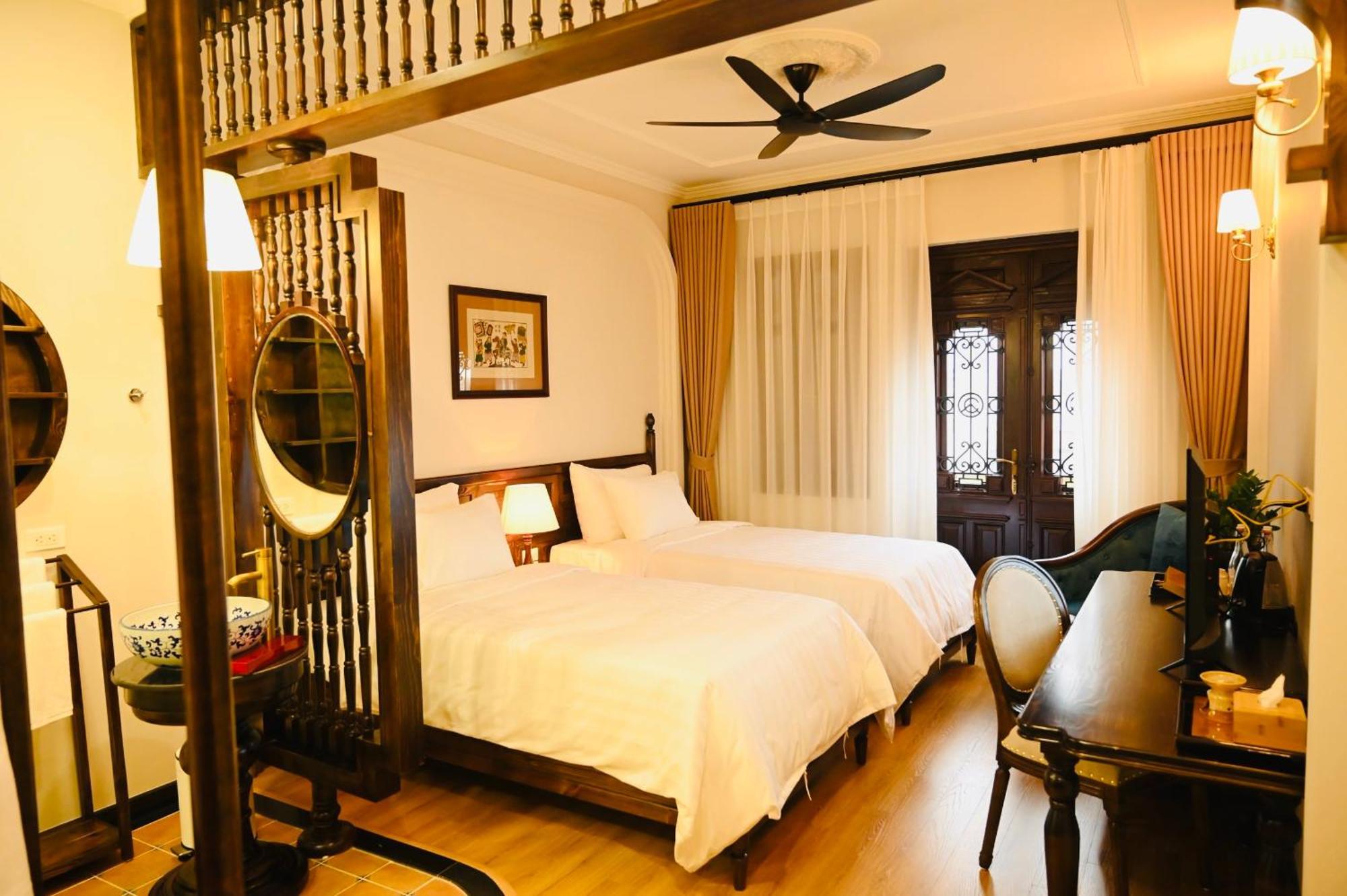 Hotel La Belle Maison