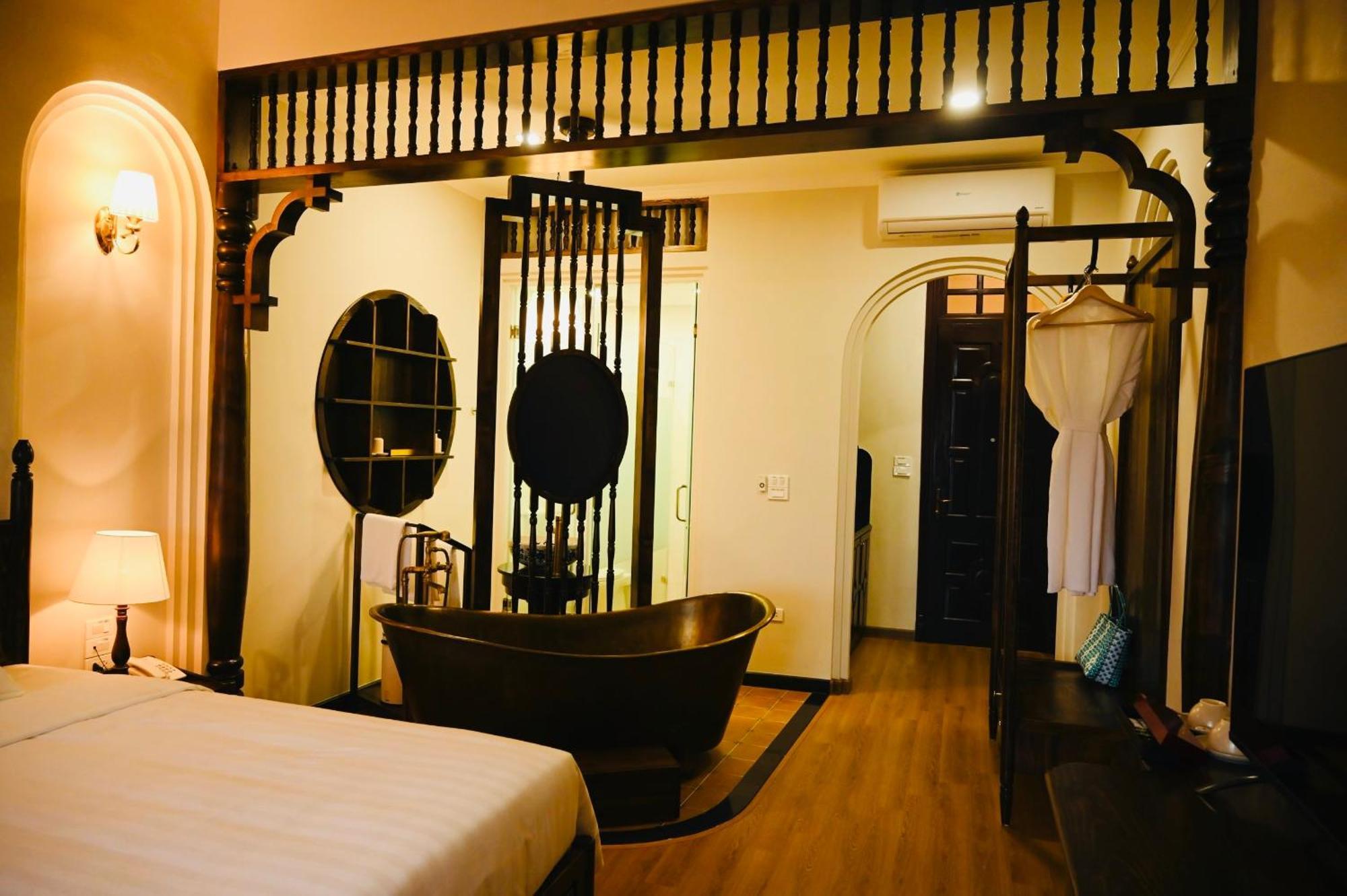 Hotel La Belle Maison