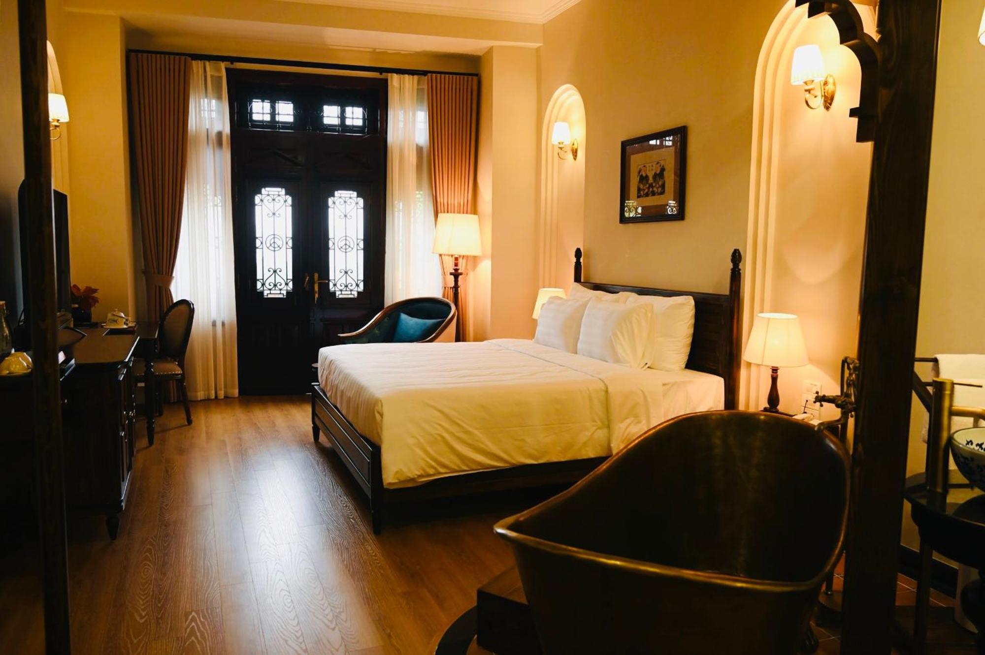 Hotel La Belle Maison